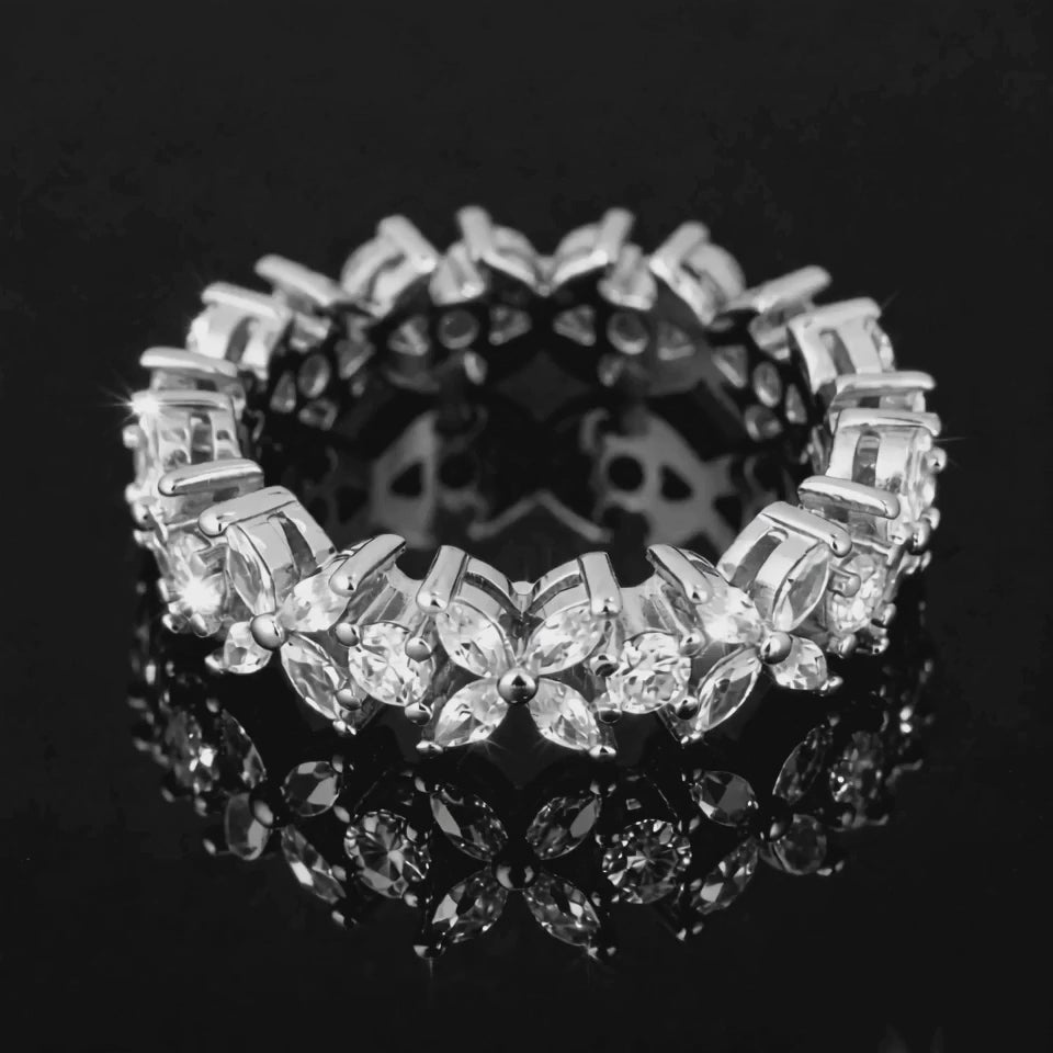 Moissanite Ring / Four-Leaf Clover